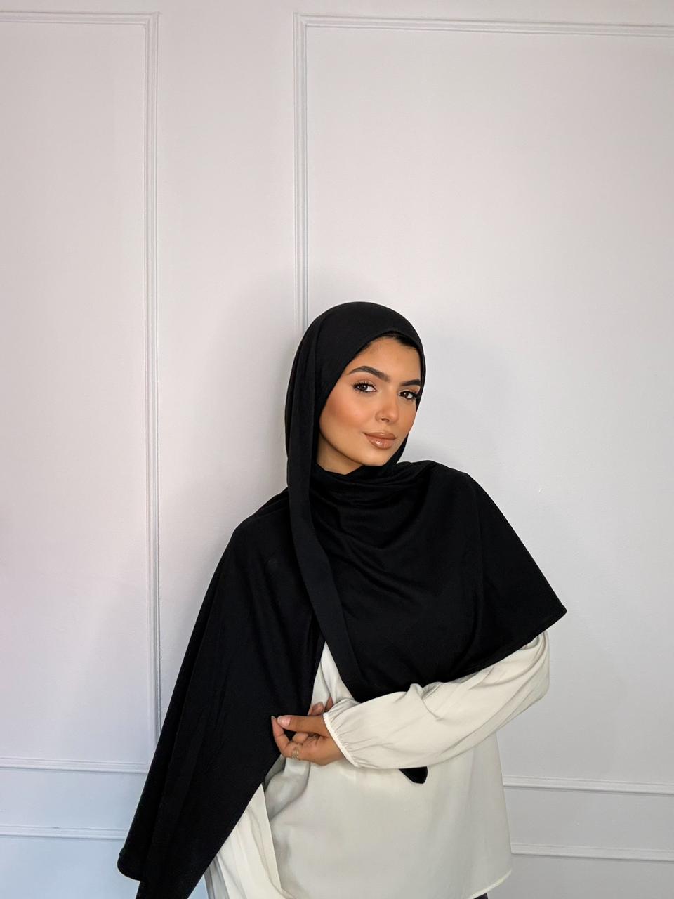 Thuraya Premium Scarf - Black